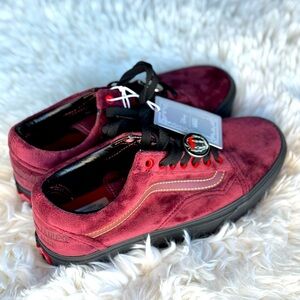 Old skool Snow White limited editions 
Sizes 6 and 6.5